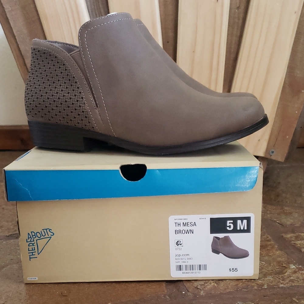 Big Girl's Brown Ankle Boots Size 5M